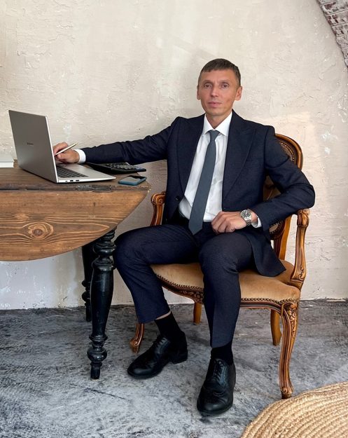 Андреев Алексей Павлович — генеральный директор, главный бухгалтер